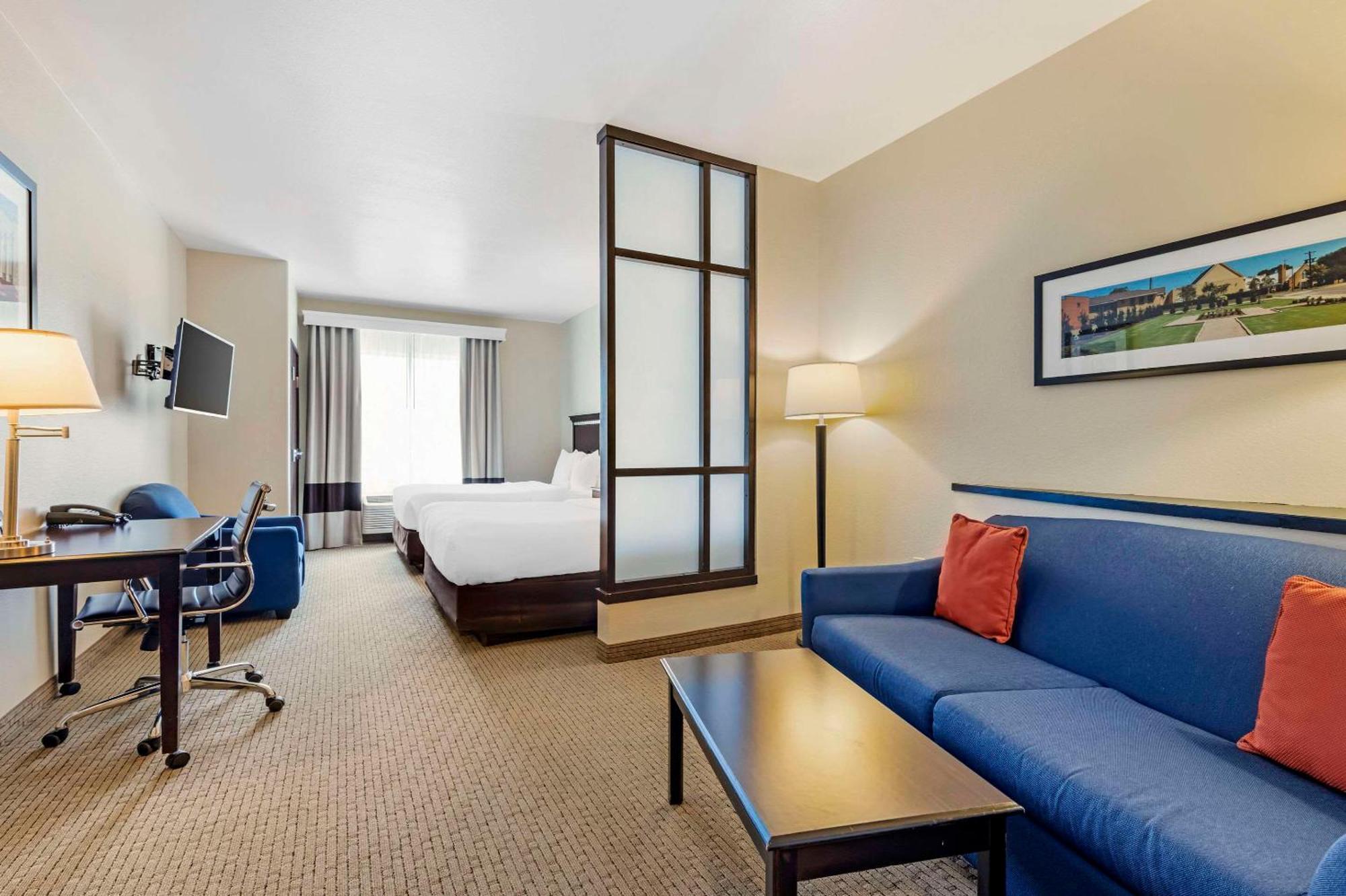 Comfort Suites Palestine Bagian luar foto