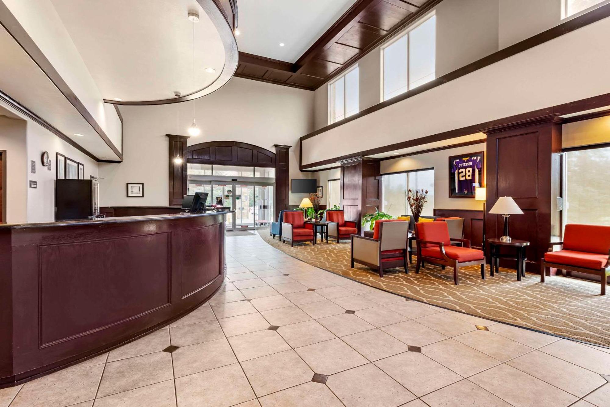 Comfort Suites Palestine Bagian luar foto